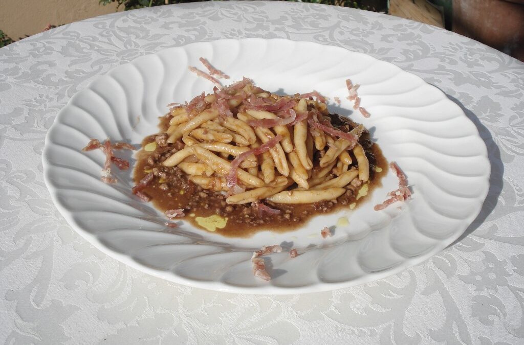 Maccheroni Bobbiesi with salami paste ragout and Salame Piacentino DOP San Bono julienne