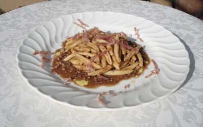 Maccheroni bobbiesi con ragù di pasta di salame con julienne di Salame Piacentino DOP San Bono